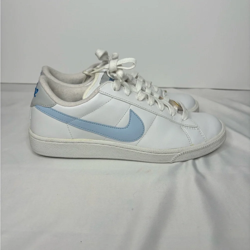 Y2Kwomen's Nike White and Blue Sneakers size‎ 8